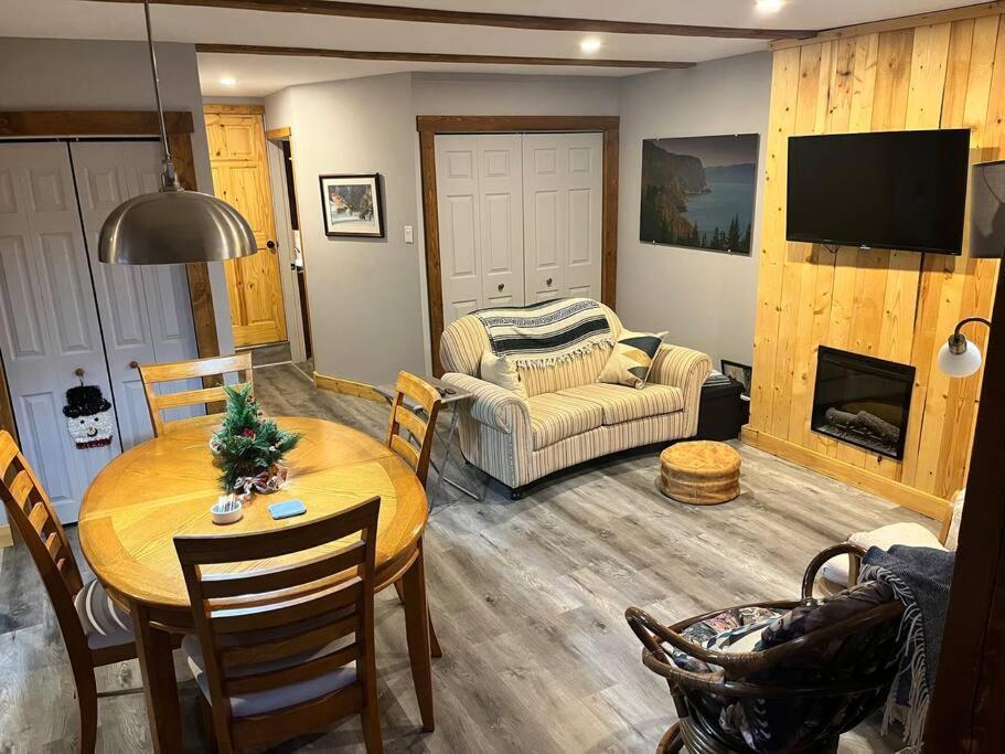 Appartement Mont Edouard, Hebergement Paisible A La Montagne LʼAnse-Saint-Jean Eksteriør bilde